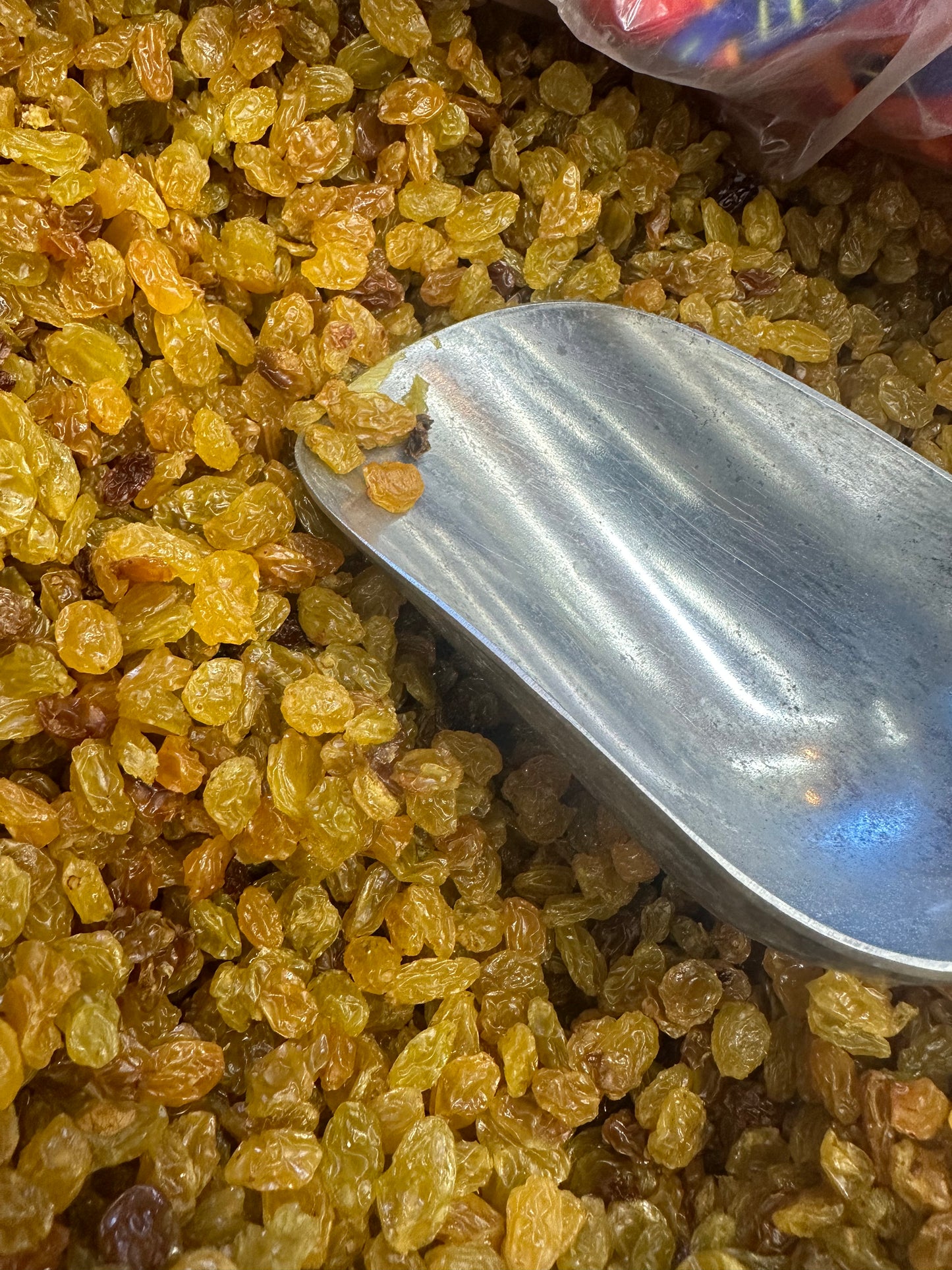 1 pound Raisin